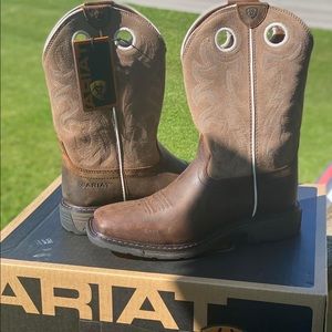 NWT Kids Ariat WorkHog Wide Square Toe Tall Boots 4.5 style #10008644